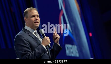 L'amministratore della NASA Jim Bridenstine discute il programma Artemis e le partnership internazionali per le missioni lunari e marziani al 70° Congresso Astronautico Internazionale a Washington, D.C., il 25 ottobre 2019. Foto Stock