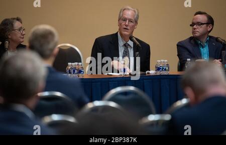 Il 24 ottobre 2019, Michael Meyer, Lead Scientist for Mars Exploration della NASA, risponde alle domande durante una sessione sulla protezione planetaria al 70° Congresso Astronautico Internazionale di Washington, D.C. Foto Stock