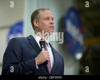 Artemis Day, presentazione della missione Moon Rocket Stage l’amministratore della NASA Jim Bridenstine fa commenti sul programma Artemis dell’agenzia, lunedì 9 dicembre 2019, presso la sede dell’Assemblea Michoud della NASA a New Orleans. Attraverso Artemis la NASA atterrà la prima donna e il prossimo uomo sulla Luna entro il 2024. Foto Stock