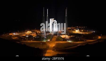 Un razzo Atlas V della United Launch Alliance che trasporta la navicella spaziale CST-100 Starliner della Boeing è visto allo Space Launch Complex 41, Cape Canaveral, FL, il 19 dicembre 2019, prima del suo test di volo Orbital senza equipaggio alla stazione spaziale Internazionale. La missione metterà alla prova le capacità di Starliner per il Commercial Crew Program della NASA. Foto Stock