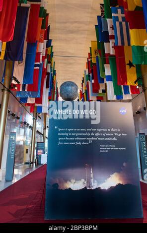 La mostra del 60° anniversario della NASA al Kennedy Center le mostre del 60° anniversario della NASA sono state allestite al Kennedy Center, giovedì 31 maggio 2018 a Washington. Foto Stock