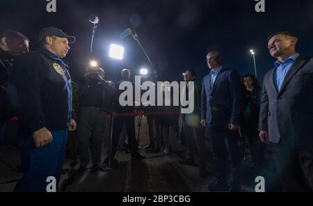 Spedizione 55 Soyuz MS-07 Landing Officiali, famiglia e media si riuniscono per accogliere a casa spedizione 55 cosmonaut Anton Shkaplerov di Roscosmo, partito, dopo lui e la NASA astronauti Scott Tingle della NASA, E Norishige Kanai della Japan Aerospace Exploration Agency (JAXA) sbarcò la loro capsula Soyuz MS-07 vicino alla città di Zhezkazgan, Kazakhstan, lunedì 4 giugno 2018. Shkaplerov, Tingle e Kanai tornano dopo 168 giorni nello spazio dove hanno servito come membri dell'equipaggio Expedition 54 e 55 a bordo della Stazione spaziale Internazionale. Foto Stock