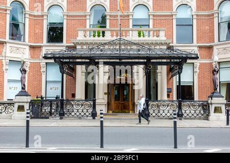 Facciata dello Shelbourne Hotel su St Stephans Green, nel centro di Dublino durante il blocco pandemico Covid-19. Dublino Irlanda, 2020 Foto Stock