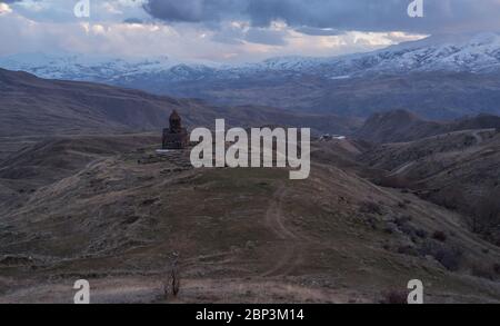 Il Monastero di Tanahat è un monastero del 13h secolo situato a 7 km a sud-est del villaggio di Vernashen nella provincia di Vayots Dzor in Armenia. Foto Stock