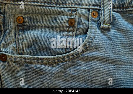 Jeans jeans in denim da vicino. Sfondo texture con spazio di copia Foto Stock