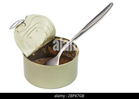 tincano aperto e vuoto con i resti di tonno e forchetta - isolato su sfondo bianco Foto Stock