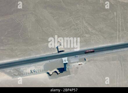 Torri di osservazione, linee Nazca, deserto Nazca, Perù meridionale Foto Stock