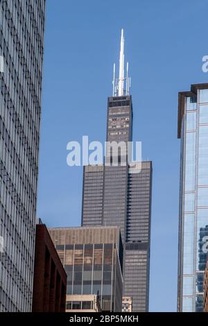 Lo skyline di Chicago presenta la Willis Tower formalmente la Sears Tower, uno degli edifici storici piu' rappresentativi di Chicago Foto Stock