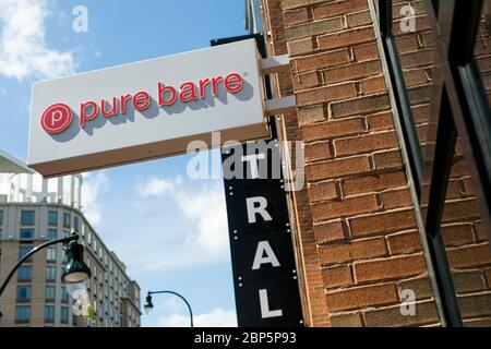 Un logo all'esterno di una sede pure barre a Silver Spring, Maryland, il 12 maggio 2020. Foto Stock