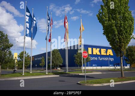 Portland, OR, USA - 6 maggio 2020: Chiuso IKEA negozio di arredamento a Portland, Oregon, durante la pandemia del coronavirus. Foto Stock