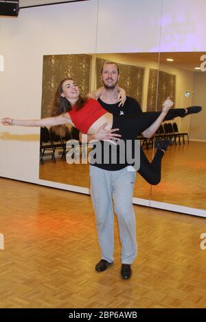 Pascal 'Pommes' galline, Ekaterina Leonova, formazione per Lets Dance, Scuola di ballo Ring 3 Poppenbuettel, Amburgo, 06.05.2019 Foto Stock