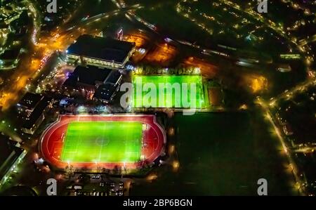 Vista aerea del volo notturno su Bochum, campi da calcio presso lo stadio, campo da calcio, campi di allenamento VfL-Bochum, Bochum, zona Ruhr, Germania Foto Stock