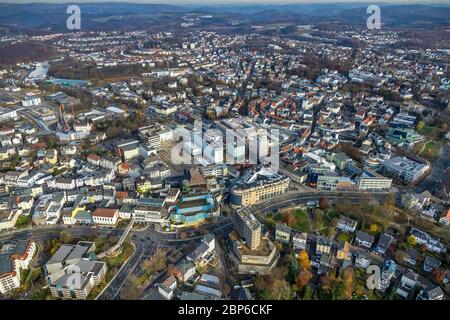 Vista aerea, vista del centro, municipio, edificio dell'ufficio postale, piazza del municipio, Sternplatz, Lüdenscheid, Märkischer Kreis, Sauerland, Renania settentrionale-Vestfalia, Germania Foto Stock