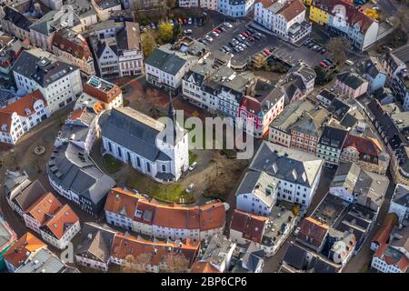 Vista aerea, centro storico, anello interno della città, Chiesa del Redentore, Kirchplatz, Lüdenscheid, Märkischer Kreis, Sauerland, Nord Reno-Westfalia, Germania Foto Stock