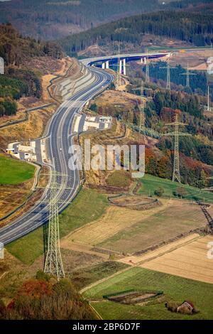 Vista aerea, autostrada A46, collegamento Bestwig e Olsberg con ponte Autobahn Nuttlar, Föckinghausen, Bestwig, Sauerland, Renania settentrionale-Vestfalia, Germania Foto Stock