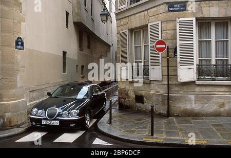 2002 Jaguar S Type a Parigi Foto Stock