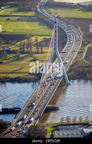 Vista aerea, Ponte di Fleher e autostrada A46, fiume Reno, Dusseldorf, Renania, Nord Reno-Westfalia, Germania Foto Stock