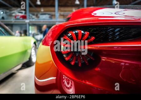 Berlino - 11 Maggio 2019: luci di arresto della vettura sportiva Aston Martin V12 Zagato, close-up. 32Th Berlin-Brandenburg Oldtimer giorno. Foto Stock