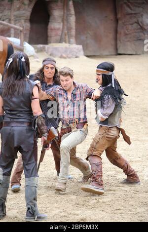 Raul Richter (Martin Baumann), direttore stampa della nuova stagione del Kayl May Festival sotto avvoltoi - il Figlio del Baehrenjaeger, Bad Segeberg, 21.06.2019 Foto Stock