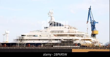 Opolpo Mega Yacht nel molo da Blohm e Voss - Port Hambu Foto Stock