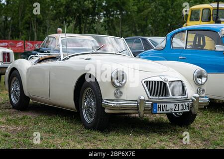 PAAREN IM GLIEN, Germania - Giugno 08, 2019: le auto sportive mg a 1600 Mark II, 1960. Die Oldtimer Show 2019. Foto Stock