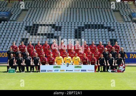 Mannschaftsfato SC Freiburg Saison 2019/20 Mannschaftsfato SC Freiburg Saison 2019/20 Hintere Reihe v.l.: Lukas Kübler, Christian Günter, Florian Ka Foto Stock