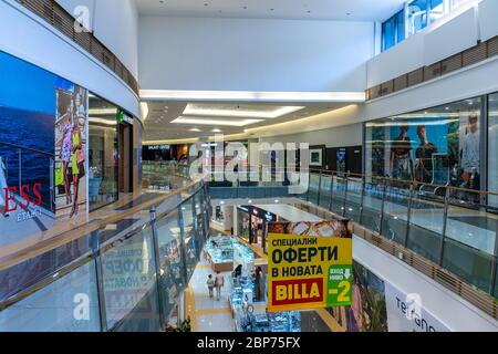 VARNA, Bulgaria - 26 giugno 2019: l'interno del centro commerciale e di divertimento "delta pianeta". Foto Stock