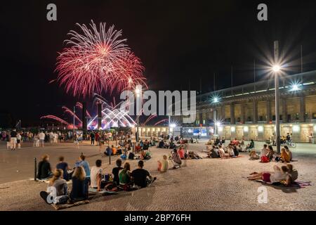 Spettacolo di fuoco completato, messo in scena da FLASH ART. Fuochi d'artificio al livello più alto, showdown della Classe del Re al Pyronale 2019 sulla Maifeld di fronte allo Stadio Olimpico di Berlino. Foto Stock