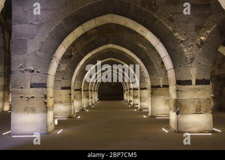 Sultanhani Caravanserai. Si trova nel quartiere Sultanhani di Aksaray. Caravanserai fu costruito nel periodo Seljuk. Foto Stock