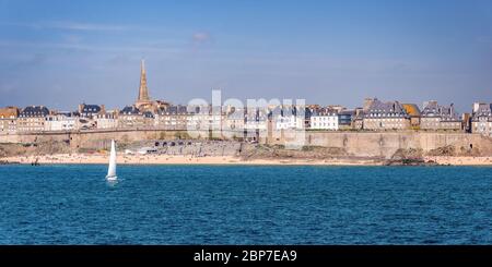 Panorama sul mare di Saint Malo, Bretagna Francia Foto Stock