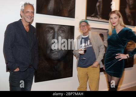 Bob Leinders,otto Waalkes,Kirsten Roschlaub,Vernissage Bob Leinders 'COVERED II',Galerie Roschlaub,Hamburg,05.12.2019 Foto Stock