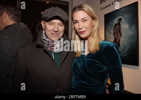 Andreas Brucker, Kirsten Roschlaub, Vernissage Bob Leinders 'COVERED II', Galerie Roschlaub, Amburgo, 05.12.2019 Foto Stock