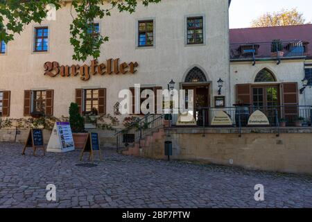 MEISSEN, Germania - 12 ottobre 2019: edifici storici nella piazza del Castello di Albrechtsburg e Cattedrale di Meissen. Foto Stock