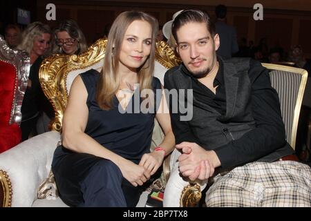 Regina Halmich, Patrick Sass, Julian's Jungle Palace, festa per l'inizio della nuova stagione del RTL Jungle Camp, Hotel Palace Berlin, 10.01.2020 Foto Stock