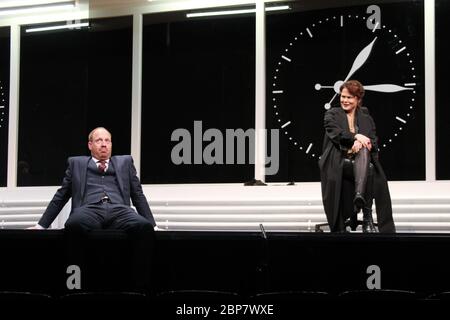 Barbara Auer, Johann von Buelow, prova fotografica la vigilia di Natale, St Pauli Theatre Hamburg, 17.01.2020 Foto Stock