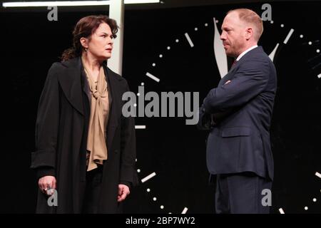 Barbara Auer, Johann von Buelow, prova fotografica la vigilia di Natale, St Pauli Theatre Hamburg, 17.01.2020 Foto Stock