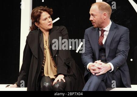 Barbara Auer, Johann von Buelow, prova fotografica la vigilia di Natale, St Pauli Theatre Hamburg, 17.01.2020 Foto Stock