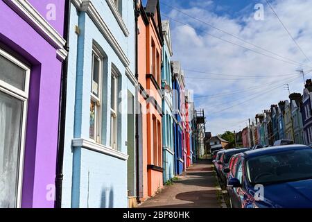 Case colorate dipinte a schiera in Blaker Street Brighton Sussex UK Foto Stock