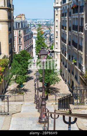 Scalinata tipica sulla collina di Montmartre - Parigi, Francia Foto Stock