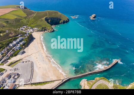 Fotografia aerea di Porteath Beach, Cornovaglia, Inghilterra Foto Stock