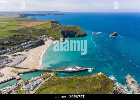 Fotografia aerea di Porteath Beach, Cornovaglia, Inghilterra Foto Stock