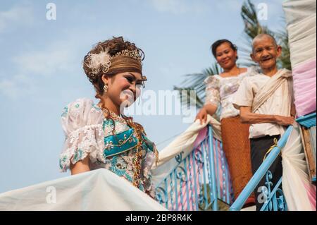 Donna cambogiana nel suo giorno di nozze. Silk Island, Phnom Penh, Cambogia, Sud-est asiatico Foto Stock