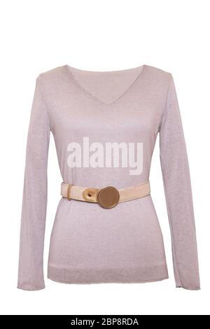 Donna vestiti maglione su bianco. Maglia femminile beige lussuoso pullover in lana leggera lavorato a maglia dal sito anteriore isolato su uno sfondo bianco. Foto Stock