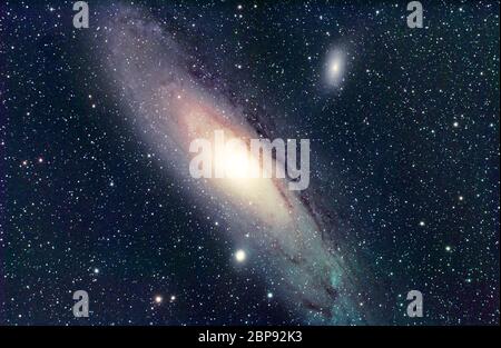 M31 la Galassia Andromeda, 5.3 ore di esposizione attraverso il telescopio, fotografata da Londra, Regno Unito Foto Stock