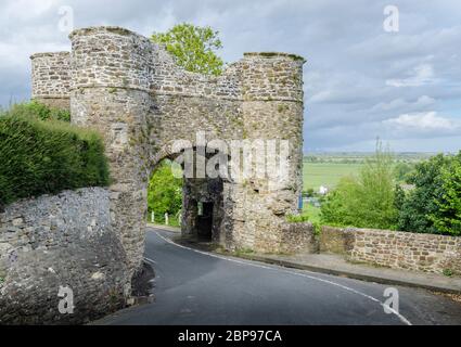 Antico casale in pietra di circa il gateway 1300, la cittadina di Winchelsea, East Sussex, Kent Foto Stock