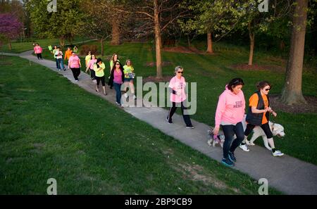 FERMATI A camminare SULL'EROINA, chiedendo la fine della dipendenza dagli oppioidi, a St. Peters, Missouri USA. Foto Stock