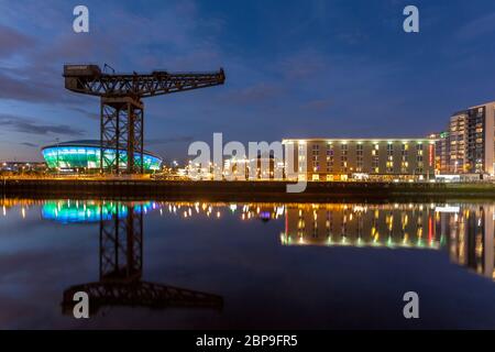 Finnieston Crane, Hydro Arena Concert Venue, River Clyde a Dusk, Glasgow, Scozia Foto Stock