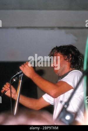 Napoli 1994, attore Paolo Rossi in una performance al Centro comunitario Officina 99. Foto Stock
