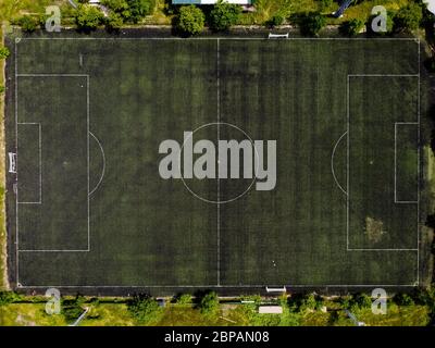 Torino, Italia. 18 maggio 2020. TORINO - 18 maggio 2020: (NOTA PER LA REDAZIONE: Immagine creata con un drone) La vista aerea mostra un campo da calcio vuoto. Il blocco dovuto al COVID-19 coronavirus emergenza ha vietato tutte le attività sportive. (Foto di Nicolò campo/Sipa USA) Credit: Sipa USA/Alamy Live News Foto Stock