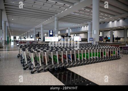Hong Kong, Cina: 09 Mar, 2020. Sala bagagli vuota all'aeroporto internazionale di Hong Kong. Cover-19 ha influenzato il drammatico numero di passeggeri Foto Stock